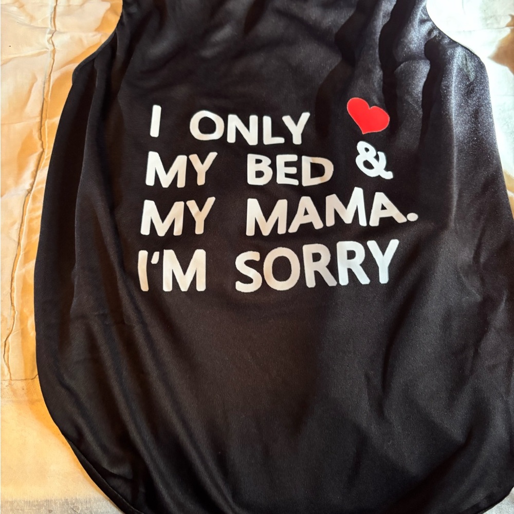 Black Dog Tee with 'I Only My Bed & My Mama' Graphic